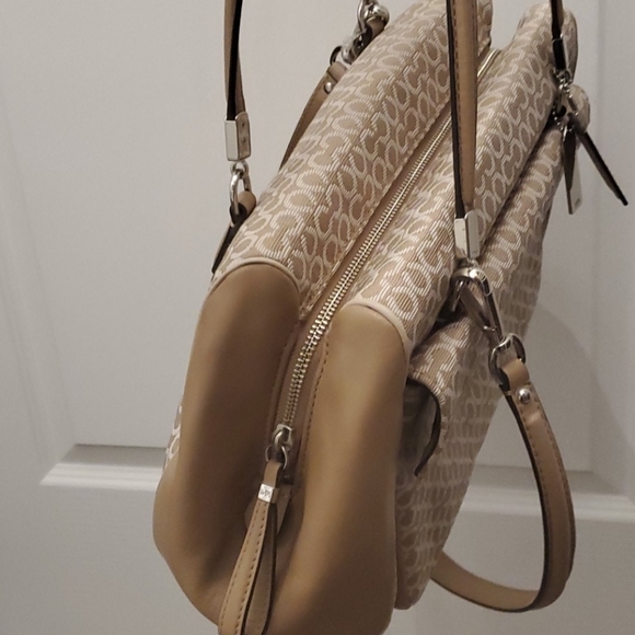 Coach - Picture 4 of 7